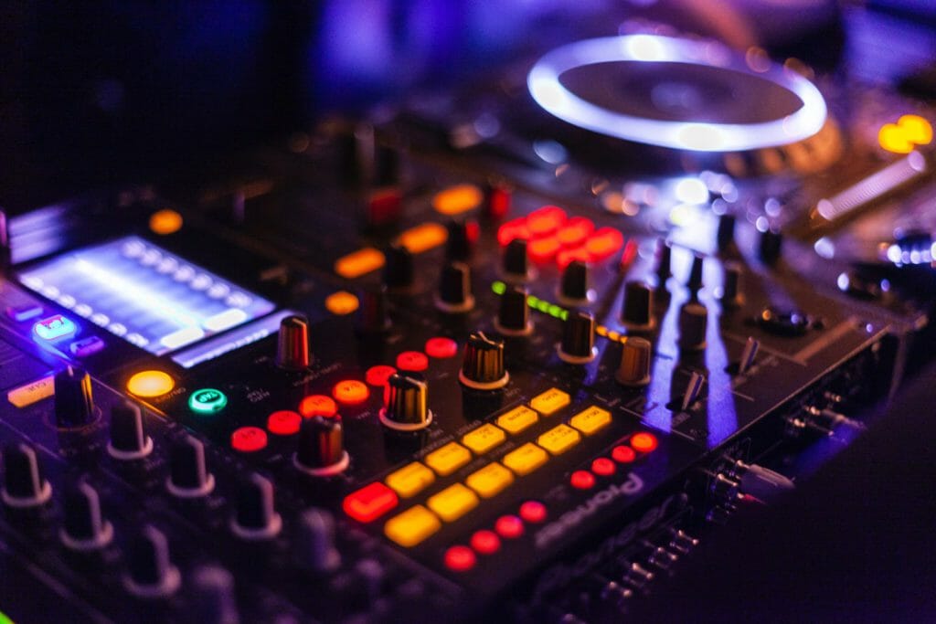 House Music Analog DJ Gear House Music Analog DJ Gear